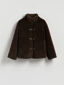 Kurtki damskie - Reserved - Sztuczne futerko z ozdobnym zapięciem - brązowy - miniaturka - grafika 1