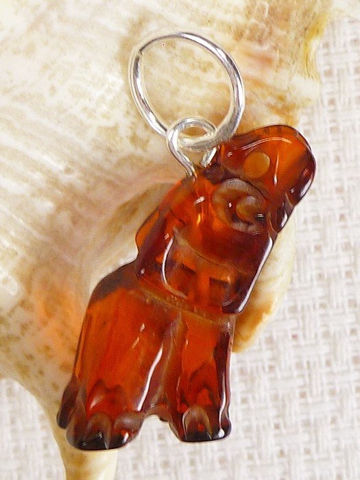 Bursztynowy słoń, srebro, wisiorek, hand carving 688-38