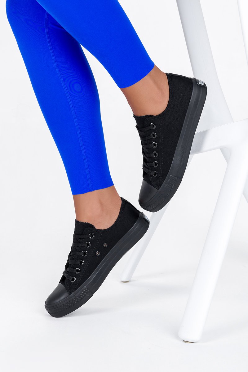 Czarne trampki damskie sznurowane Casu XB01-42