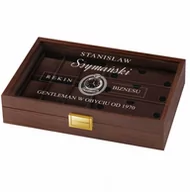 Pudełka i szkatułki - Szkatułka brązowa na zegarki i okulary z grawerem dla gentlemana na u - miniaturka - grafika 1