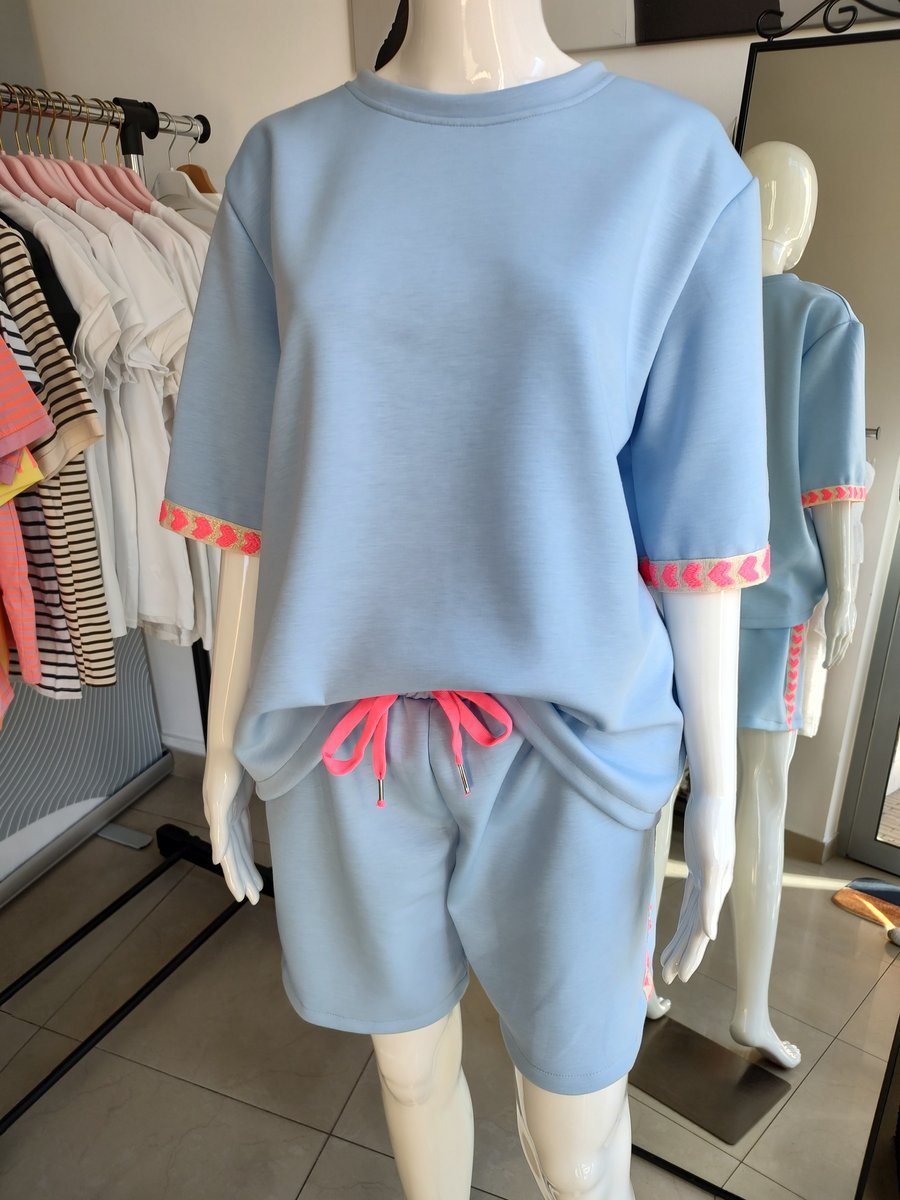 Masełkowy letni komplet dresowy serca - baby blue One size