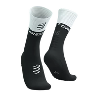 Skarpetki sportowe męskie - COMPRESSPORT Skarpetki kompresyjne do biegania MID COMPRESSION SOCKS V2.0 black/white - miniaturka - grafika 1