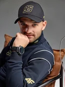 Czapki damskie - 4F Czapka z daszkiem uniseks 4F x Bartosz Zmarzlik - czarna S/M - miniaturka - grafika 1