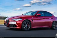 Czasopisma - Jazda Alfa Romeo Giulia ulicami Poznania - miniaturka - grafika 1