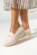 Półbuty damskie - Beżowe półbuty damskie lakierowane slip on na platformie złota ozdoba z kryształkiem Casu MD7538-2 - miniaturka - grafika 1