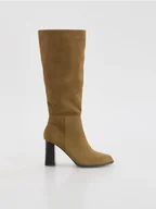 Kozaki damskie - Reserved - Zamszowe kozaki - beżowy - miniaturka - grafika 1