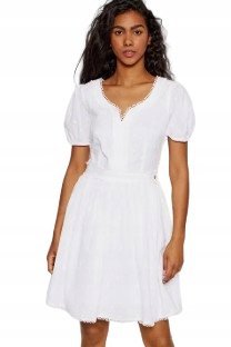 GUESS BIAŁA SUKIENKA BAWEŁNIANA Z FALBANĄ I PUFIASTYMI RĘKAWAMI S GXB