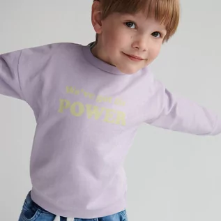 Bluzy dla chłopców - Reserved Reserved - Oversizowa bluza z nadrukiem - Fioletowy - grafika 1