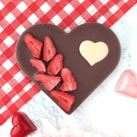 Czekolada - Czekolada deserowa w kształcie serca z owocami - miniaturka - grafika 1