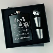 Gadżety dla niej i dla niego - Piersiówka Wszystkiego Najlepszego z imieniem prezent - miniaturka - grafika 1