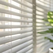 Żaluzje - Żaluzja aluminiowa ze sznurkiem, kolor biały, 180x250 cm - miniaturka - grafika 1