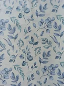 Obrusy i serwetki - Bawełniany obrus plamoodporny mlecznego koloru z wzorem Niebieskie liście - miniaturka - grafika 1