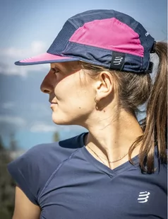 COMPRESSPORT Czapka biegowa 5 PANEL LIGHT CAP mood indigo/magenta - Czapki i chusty sportowe męskie - miniaturka - grafika 4