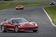 Czasopisma - Dodge Viper vs Corvette C7 - miniaturka - grafika 1