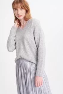 Swetry damskie - Luźny, casualowy sweter z dekoltem w serek, szary - Greenpoint - grafika 1