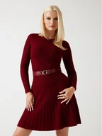 Sukienki - Guess Sukienka 178883 Czerwony Classic Fit - miniaturka - grafika 1
