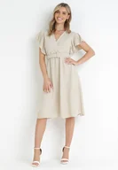 Sukienki - Jasnobeżowa Sukienka z Kopertowym Dekoltem i Paskiem Sizue - miniaturka - grafika 1