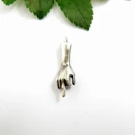 Zawieszki - Zawieszka srebrna Fuck off grafitowa - miniaturka - grafika 1