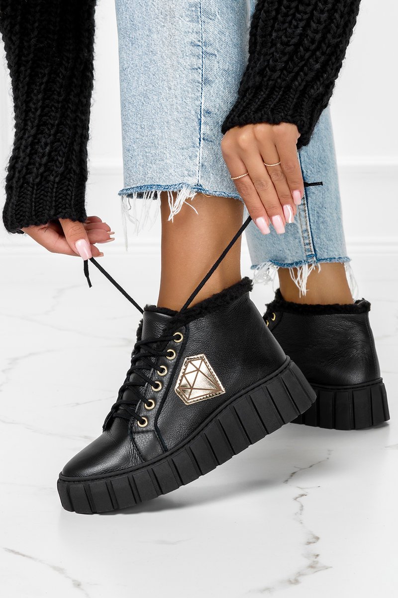 Czarne trampki skórzane z futerkiem na platformie sznurowane PRODUKT POLSKI Casu 3252-N-36