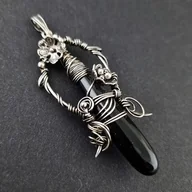 Naszyjniki - Czarny sztylet - miniaturka - grafika 1