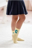 Skarpetki dla dzieci - Skarpetki dziecięce żółte z prążkowanym ściągaczem i modną grafiką Milena - miniaturka - grafika 1