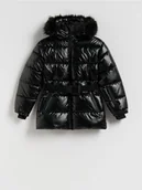 Kurtki i płaszcze dla dziewczynek - Reserved - Pikowany płaszcz z paskiem - czarny - miniaturka - grafika 1