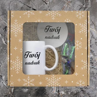 Zestaw prezentowy w kartoniku w gwiazdki - kubek i podkładka z nadrukiem + cukierki - Kubki - miniaturka - grafika 1