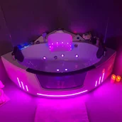 Wanny z hydromasażem - Wanna narożna z hydromasażem Aquaholm PREMIUM LINE A9010 150cm x 150cm x 64cm DYSZE OBROTOWE BLUETOOTH, PODGRZEWACZ WODY, USB, PILOT - miniaturka - grafika 1