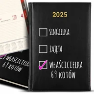 Notesy i bloczki - KALENDARZ A5 2025 Czarny Na Prezent SINGIELKA? WŁAŚCICIELKA 69 KOTÓW Wzory - miniaturka - grafika 1