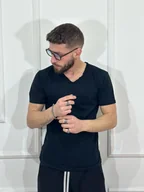 Koszulki męskie - Bawełniana koszulka z dekoltem w serek - czarny XXL - miniaturka - grafika 1