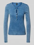 Bluzki damskie - Bluzka o kroju slim fit z długim rękawem i wycięciem w kształcie łezki - miniaturka - grafika 1