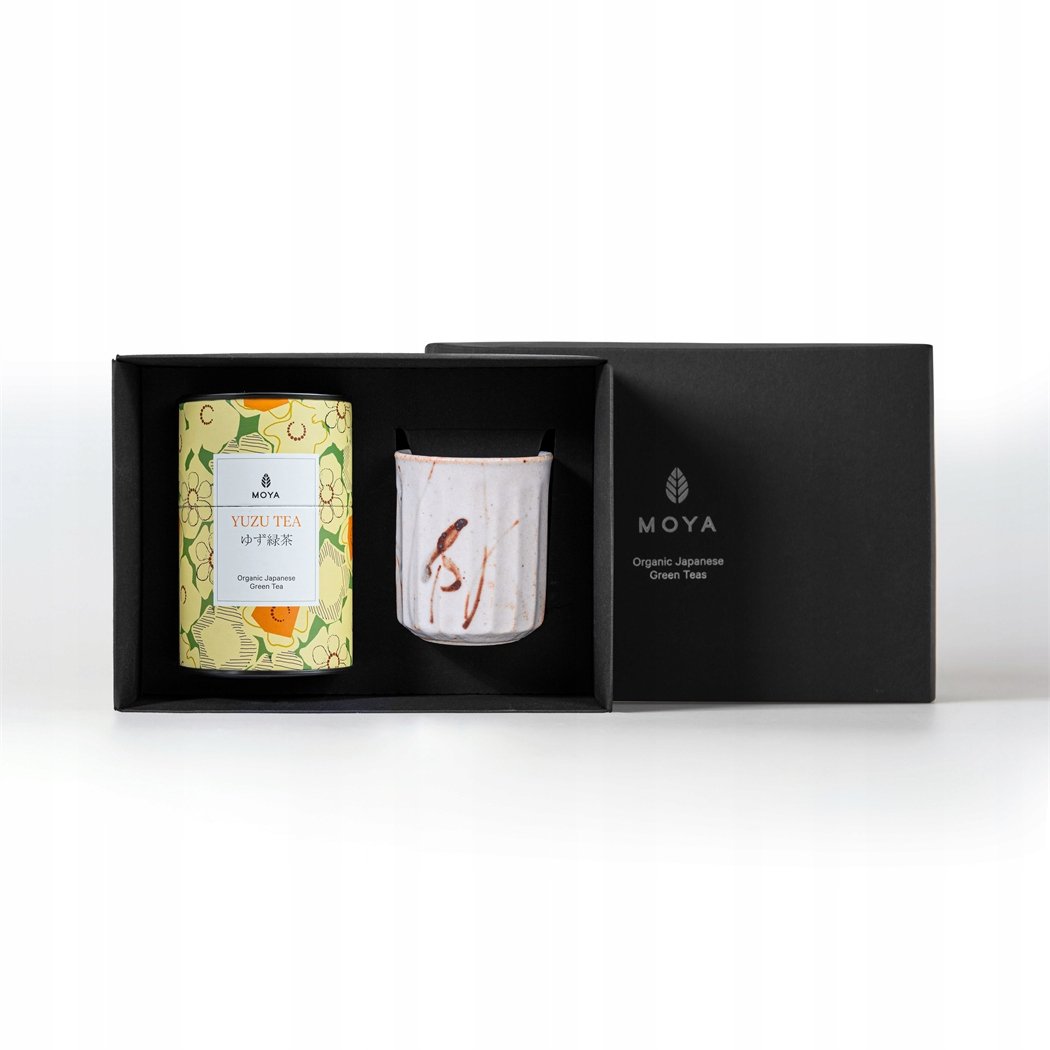 Zestaw prezentowy organiczna zielona herbata Moya Yuzu Tea i kubek Sato