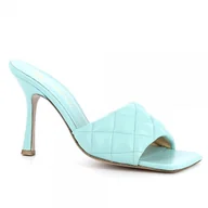 Klapki i japonki damskie - Pikowane klapki na obcasie w kolorze niebieskim CARINII - Carinii - miniaturka - grafika 1