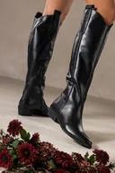 Kozaki damskie - Czarne kozaki skórzane damskie kowbojki na ściętym klocku wycięta cholewka z ozdobnymi paskami PRODUKT POLSKI Casu 7000-899 - miniaturka - grafika 1