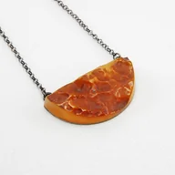 Naszyjniki - Naszyjnik półokrąg bursztyn z korą - miniaturka - grafika 1