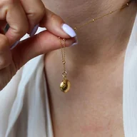 Naszyjniki - Personalizowany złoty naszyjnik z kwiatem urodzinowym - miniaturka - grafika 1