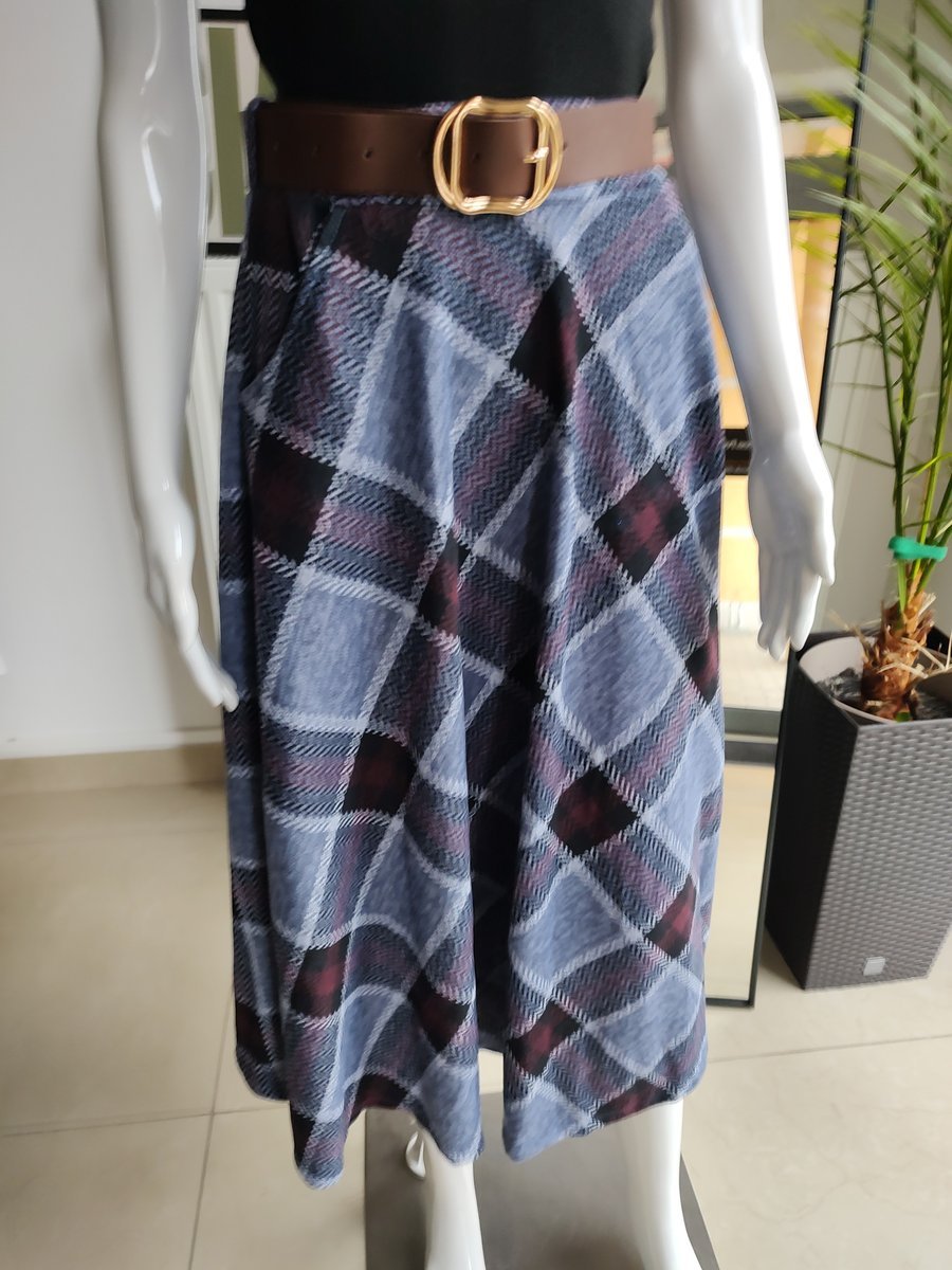 Wiskozowa spódnica w kratę z eco paskiem - granatowy One size