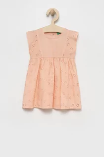 Sukienki i spódniczki dla dziewczynek - Benetton United Colors of United Colors of sukienka bawełniana dziecięca kolor pomarańczowy midi rozkloszowana - grafika 1
