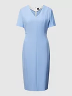 Sukienki - Sukienka o długości do kolan z dekoltem w serek model ‘Damaisa’ - miniaturka - grafika 1