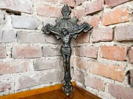 Ikony i obrazy sakralne - Krzyż Św. Benedykta, drewno dębowe, 50 cm - miniaturka - grafika 1