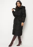 Kurtki damskie - Czarna Długa Kurtka Pikowana z Kapturem i Wysokim Kołnierzem Wiązana w Talii Zevrira - miniaturka - grafika 1