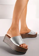 Klapki i japonki damskie - Srebrne Klapki na Wysokiej Platformie Stylizowanej na Drewnianą Nistia - miniaturka - grafika 1