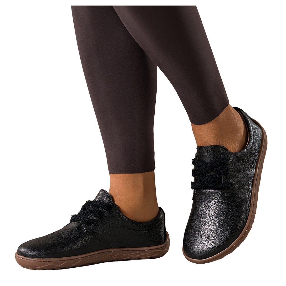 Czarne buty barefoot skórzane damskie szerokie na elastycznej płaskiej podeszwie puszyste sznurówki PRODUKT POLSKI Casu 89811-38