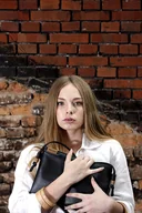 Torebki damskie - Nodo Bag czarna torebka / kopertówka z paskiem - miniaturka - grafika 1