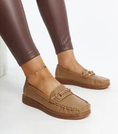 Mokasyny damskie - Ciemnobeżowe mokasyny z klamerką Anisah-37 - miniaturka - grafika 1
