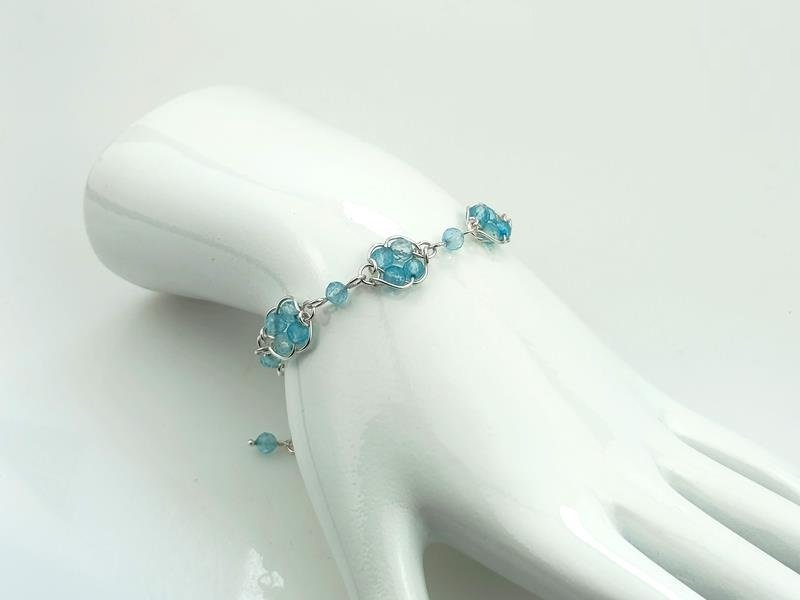 Błękitny topaz - bransoletka ze srebra, obwód od 15.5 do 17.5 cm, waga 6.8 grama, rękodzieło