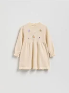 Bluzy dla dziewczynek - Reserved - Dzianinowa sukienka z haftem - złamana biel - miniaturka - grafika 1