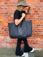 Torebki damskie - Torba typu Shopper Bag czarna pikowana z haftem large size - miniaturka - grafika 1
