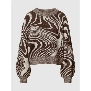 Swetry damskie - Sweter z dzianiny ze wzorem na całej powierzchni MARA - Pieces - grafika 1