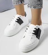Botki damskie - Białe sneakersy zdobione czarną klamerką Toni-37 - miniaturka - grafika 1